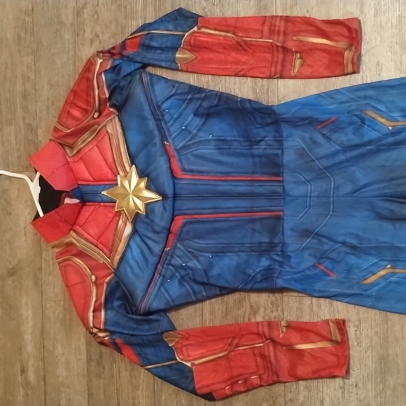 Captain Marvel costume - Picture 3 of 17